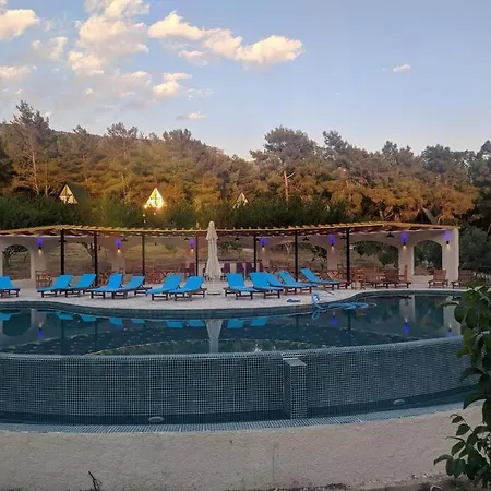 Kas Palamut'Ta Korunakli, Oezel Havuzlu Bungalov *