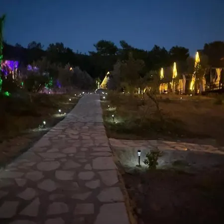 Kas Palamut'Ta Korunakli, Oezel Havuzlu Bungalov 펜션
