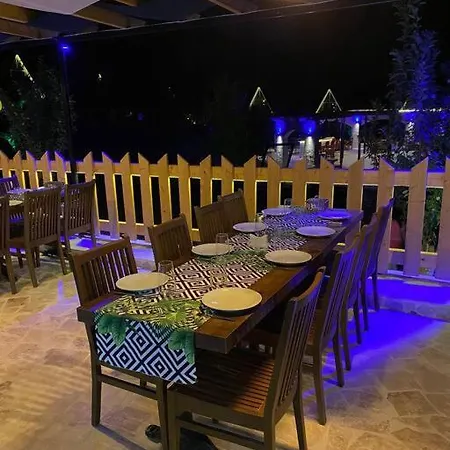 Kas Palamut'Ta Korunakli, Oezel Havuzlu Bungalov 카스