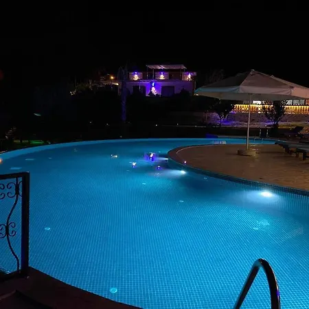 Kas Palamut'Ta Korunakli, Oezel Havuzlu Bungalov