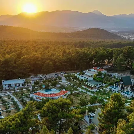 Kas Palamut'Ta Korunakli, Oezel Havuzlu Bungalov